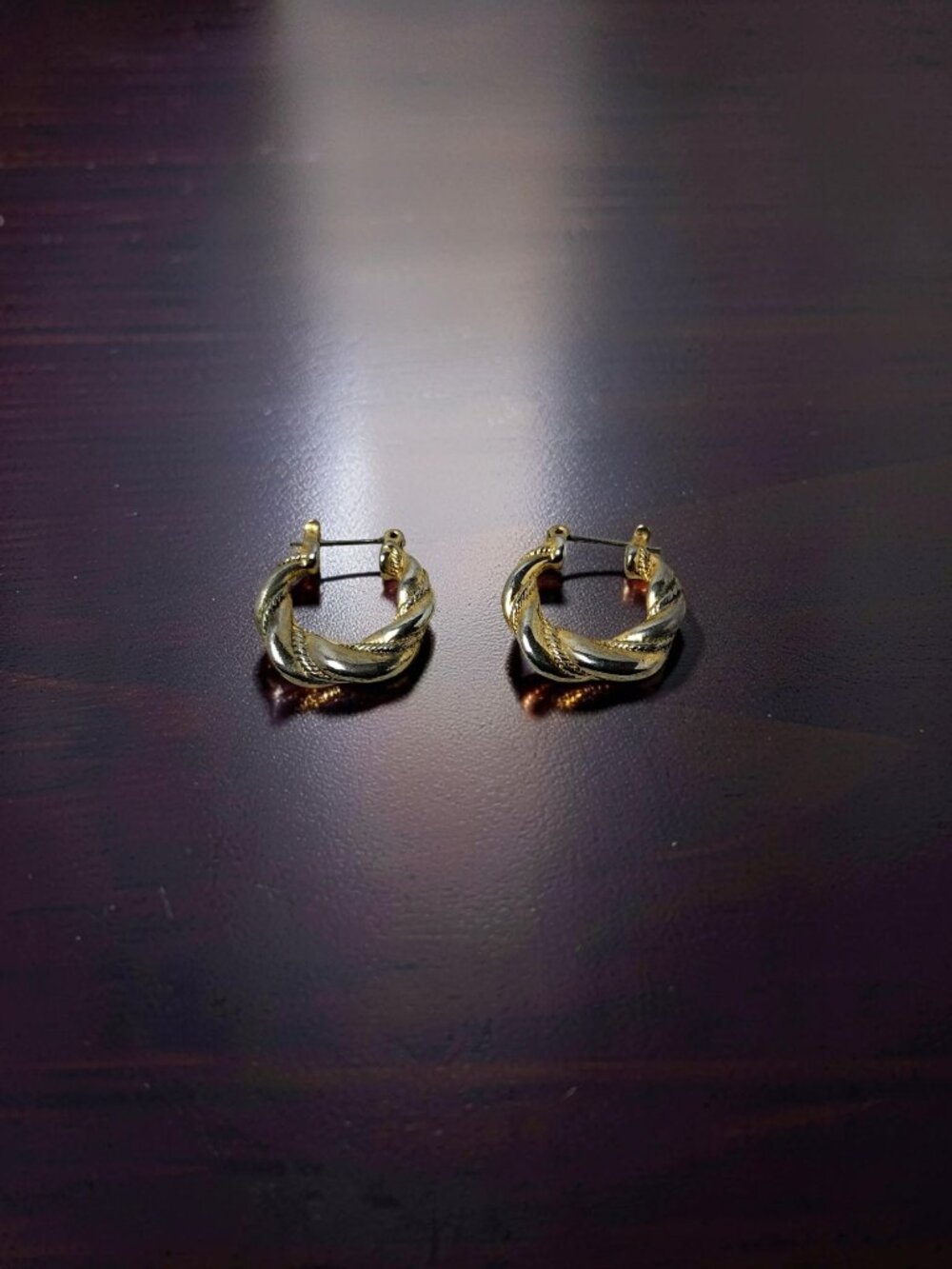 vintage gold tone twisted rope pattern hoop earrings